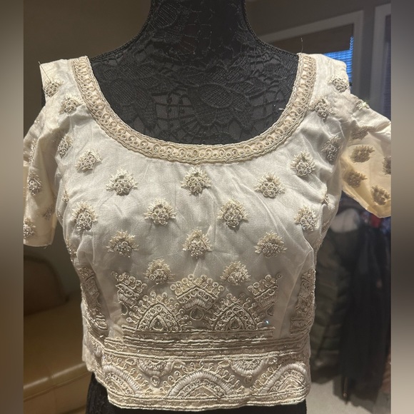 Ivory embroidery lehenga set - Picture 6 of 9